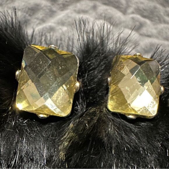 Vintage Faceted Yellow-Green Stud Earrings Gold Stud Earrings - Picture 9 of 17